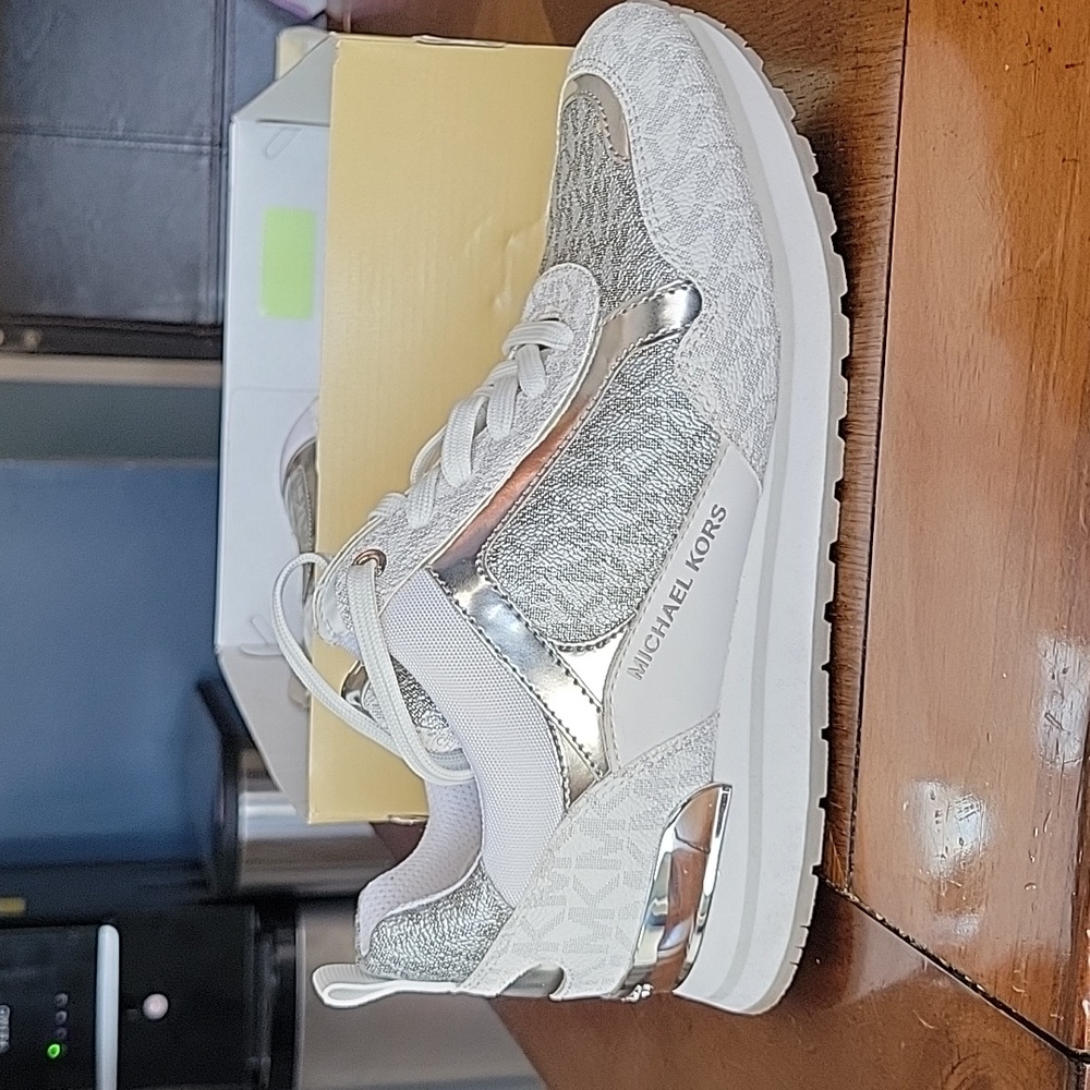 Michael Kors Wilma Trainor 8.5 Silver